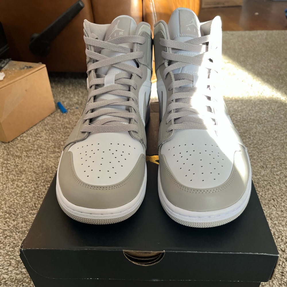 Jordan 1 Mid “ Linen “ Sz 14